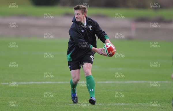 17.11.09 - Wales Rugby Training - Jonathan Davies during training. 