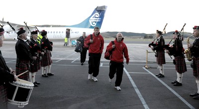 Wales Rugby Team Arrive in Dunedin 170610