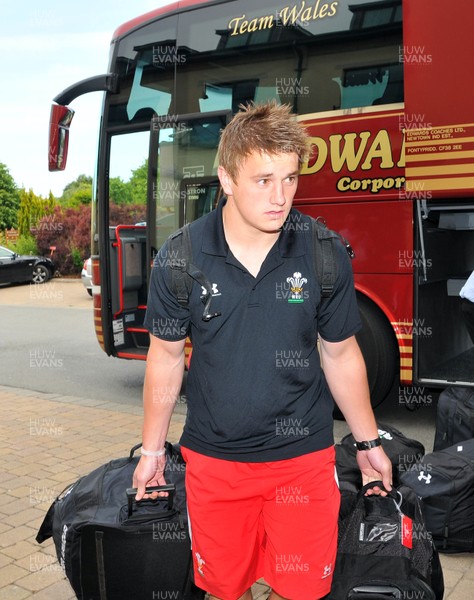 28.06.10 -Wales Rugby team The Wales rugby team arrive back at the Vale Hotel, after their summer tour of New Zealand.  Jonathan Davies. 