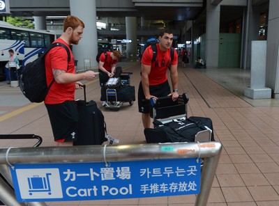 Wales Rugby Team Arrive in Japan 010613