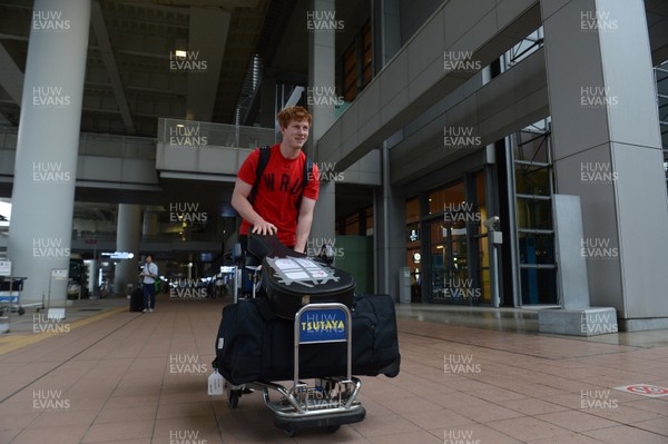 010613 - Wales Rugby Team Arrive in Japan -Rhys Patchell arrives at Osaka airport