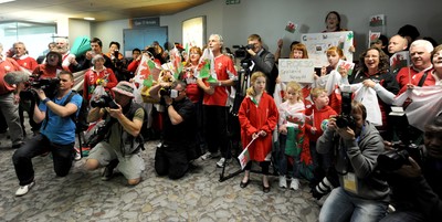 Wales Rugby Team Arrive in New Zealand 020911