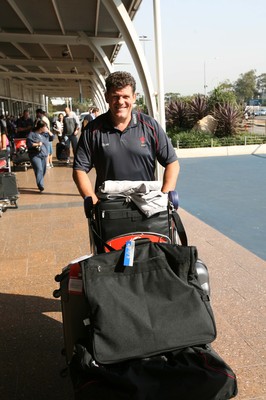 Wales rugby team arrive in Sydney 170507