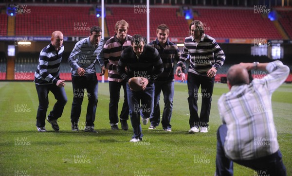 18.11.09 - Wales Rugby Players at Eden Park Shoot - Martyn Williams, Jamie Roberts, Alun Wyn Jones, Jonathan Davies, Tom James and Ryan Jones during a Eden Park shoot. 