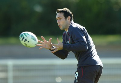 05.09.07 - Wales Rugby World Cup Training - France - Stephen Jones in action during training 