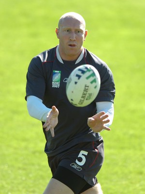 05.09.07 - Wales Rugby World Cup Training - France - Tom Shanklin in action during training 
