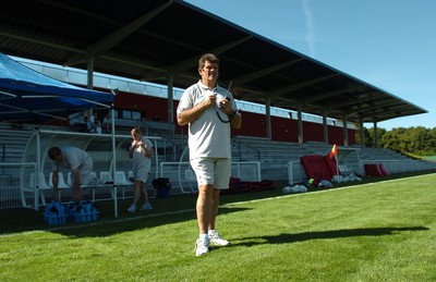 05.09.07 - Wales Rugby World Cup Training - France - Wales Coach, Gareth Jenkins looks on during training 