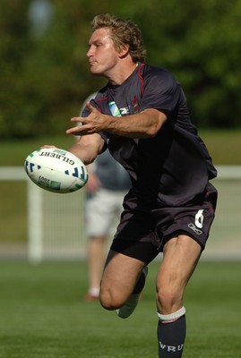 05.09.07 - Wales Rugby World Cup Training - France - Jamie Robinson in action during training 