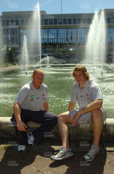 05.09.07 - Wales Rugby World Cup Training - France - Martyn Williams(L) and Alun Wyn Jones outside City Hall in St Nazaire, France 