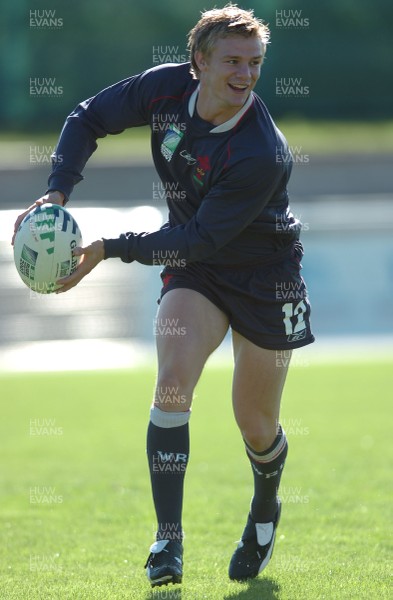 05.09.07 - Wales Rugby World Cup Training - France - Dwayne Peel in action during training 