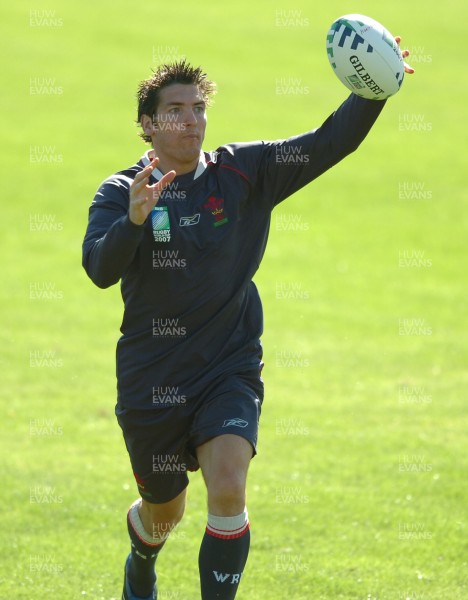 05.09.07 - Wales Rugby World Cup Training - France - James Hook in action during training 
