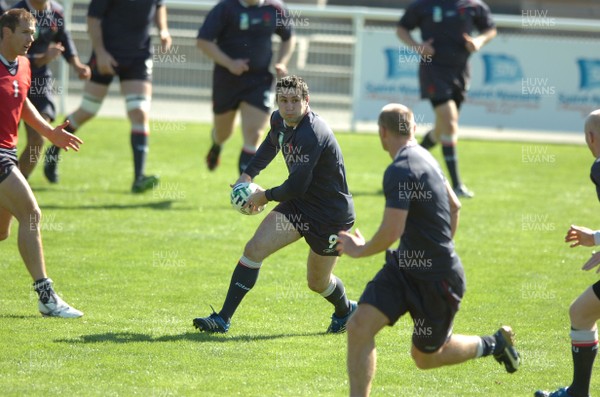 05.09.07 - Wales Rugby World Cup Training - France - Stephen Jones in action during training 