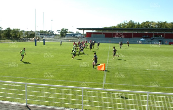 05.09.07 - Wales Rugby World Cup Training - France - Players go through some moves during a training session in St Nazaire, France 
