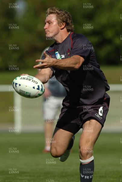05.09.07 - Wales Rugby World Cup Training - France - Jamie Robinson in action during training 