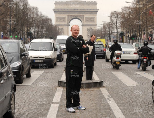 26.02.09 - Wales Rugby Team in Paris - Wales flanker Martyn Williams pictured at the Arc des Triomphe in Paris ahead of his sides Six Nations match with France tomorrow(Fri). 