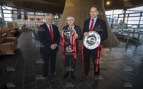 180319 - Welsh Rugby Team at their reception at The Senedd after winning the 6 Nations Grand Slam - Warren Gatland, First Minister Mark Drakeford and Alun Wyn Jones