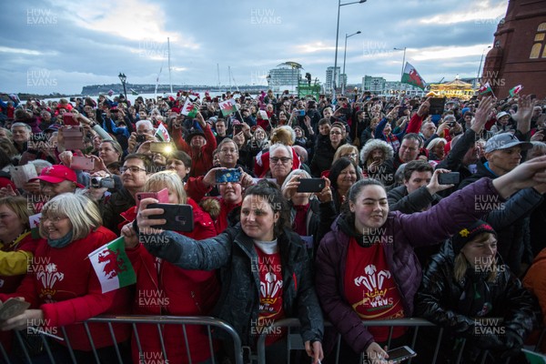 180319 - Welsh Rugby Team at their reception at The Senedd after winning the 6 Nations Grand Slam - The crowd gathered outside