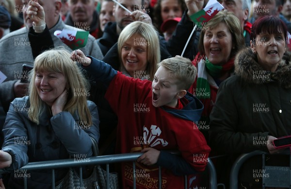 180319 - Welsh Rugby Team at their reception at The Senedd after winning the 6 Nations Grand Slam - Fans waiting outside