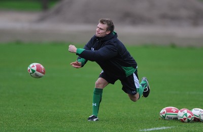 24.11.09 - Wales Rugby Training - Dwayne Peel in action during training. 