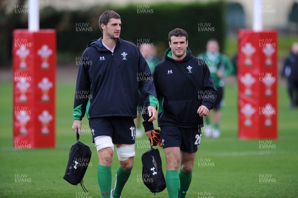 24.11.09 - Wales Rugby Training - Luke Charteris and Jamie Roberts arrive for training. 