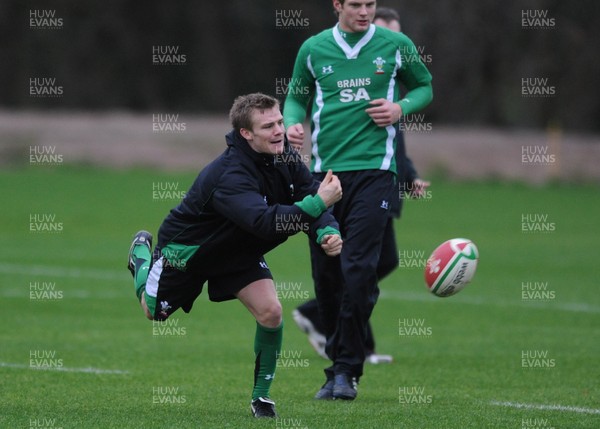 24.11.09 - Wales Rugby Training - Dwayne Peel in action during training. 