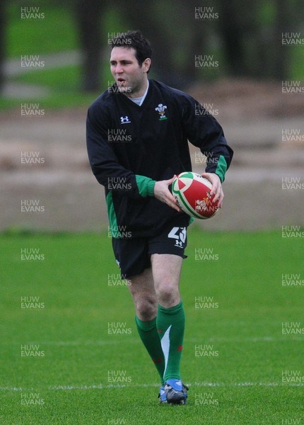 24.11.09 - Wales Rugby Stephen Jones at a training session ahead of his sides match against Australia on Saturday 