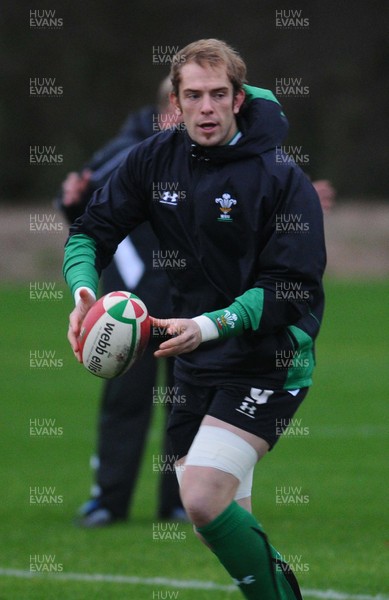 24.11.09 - Wales Rugby Alun Wyn Jones at a training session ahead of his sides match against Australia on Saturday 