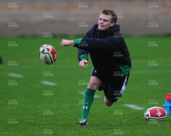 24.11.09 - Wales Rugby Dwayne Peel at a training session ahead of his sides match against Australia on Saturday 