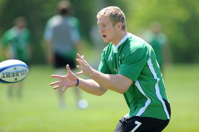 26.05.09 - Wales Rugby Training - Bradley Davies takes a pass during training. 
