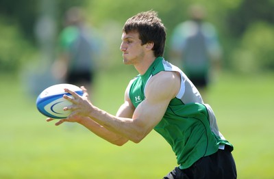 26.05.09 - Wales Rugby Training - Sam Warburton takes a pass during training. 