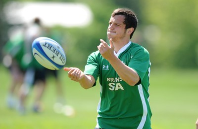 26.05.09 - Wales Rugby Training - Daniel Evans makes a pass during training. 