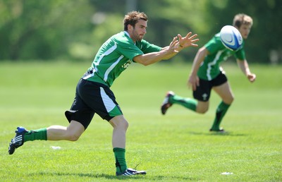 26.05.09 - Wales Rugby Training - Nicky Robinson takes a pass during training. 