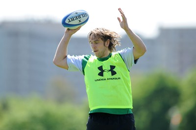 26.05.09 - Wales Rugby Training - Ryan Jones takes line-out ball during training. 