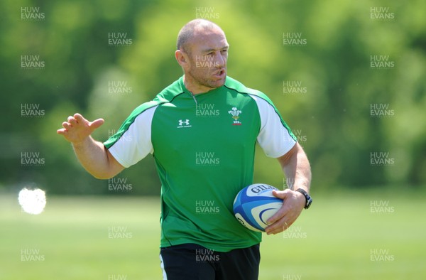 26.05.09 - Wales Rugby Training - Head coach, Robin McBryde makes a point during training. 