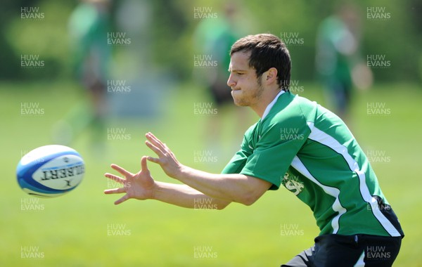 26.05.09 - Wales Rugby Training - Daniel Evans takes a pass during training. 