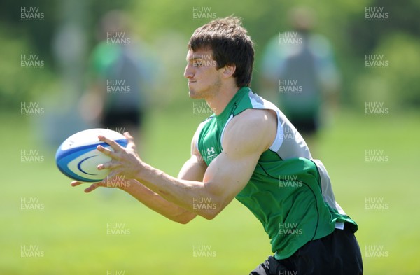 26.05.09 - Wales Rugby Training - Sam Warburton takes a pass during training. 