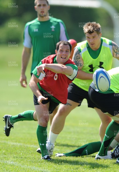 26.05.09 - Wales Rugby Training - Gareth Cooper makes a pass during training. 