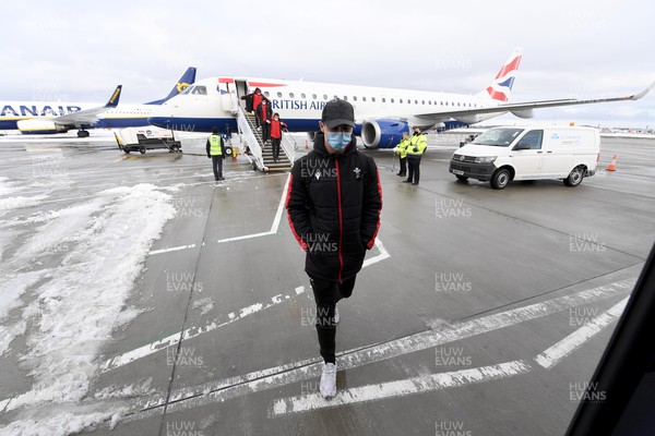 120221 - Wales Rugby Team Travel to Edinburgh - Louis Rees-Zammit leaves the team flight after landing in Edinburgh