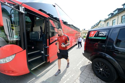 Wales Rugby Team Travel to London 270516