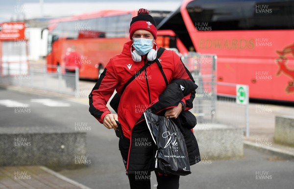 190321 - Wales Rugby team travel from Cardiff Airport to Paris ahead of their final Guinness 6 Nations match against France tomorrow - Justin Tipuric arrives at the airport