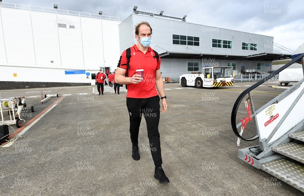 190321 - Wales Rugby team travel from Cardiff Airport to Paris ahead of their final Guinness 6 Nations match against France tomorrow - Alun Wyn Jones boards the plane
