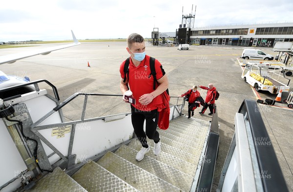 190321 - Wales Rugby team travel from Cardiff Airport to Paris ahead of their final Guinness 6 Nations match against France tomorrow - Jonathan Davies boards the plane