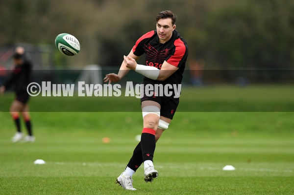 010222 - Wales Rugby Training - Taine Basham during training