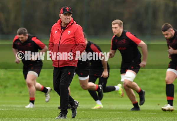 010222 - Wales Rugby Training - Wayne Pivac during training