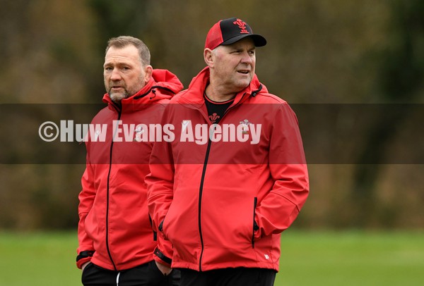 010222 - Wales Rugby Training - Jonathan Humphreys and Wayne Pivac during training