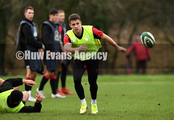 010222 - Wales Rugby Training - Kieran Hardy during training