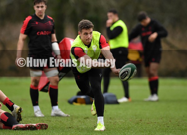 010222 - Wales Rugby Training - Kieran Hardy during training