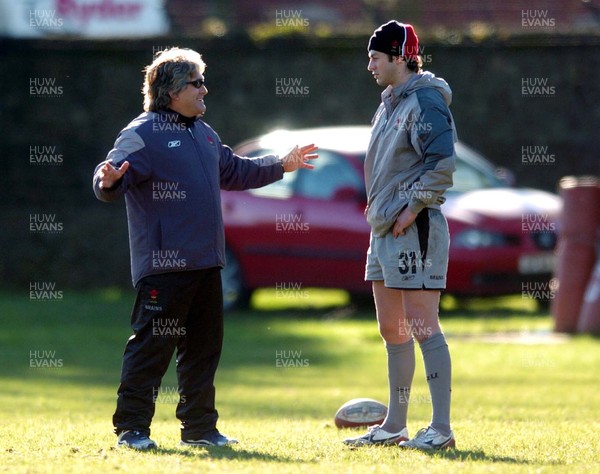 010205 - Wales Rugby Training - Wales' Skills coach speaks to Hal Luscombe who is to start against England on Saturday