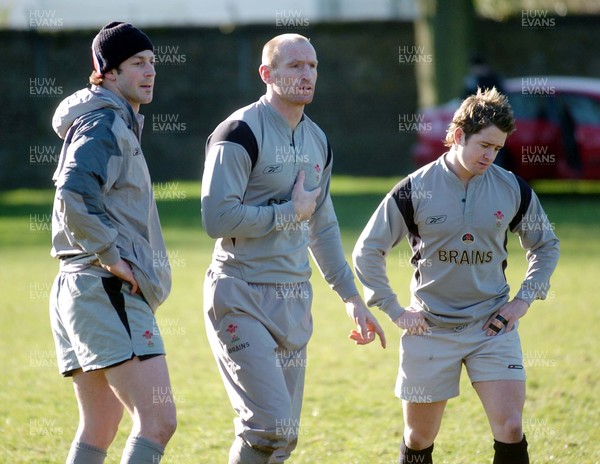 010205 - Wales Rugby Training - Wales' Hal Luscombe, Catain Gareth Thomas and Shane Williams