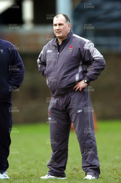 010205 - Wales Rugby Training - Wales' Coach Mike Ruddock oversees training